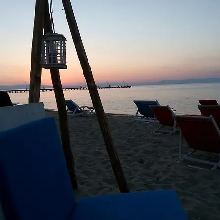 Bright * Néoi Epivátai